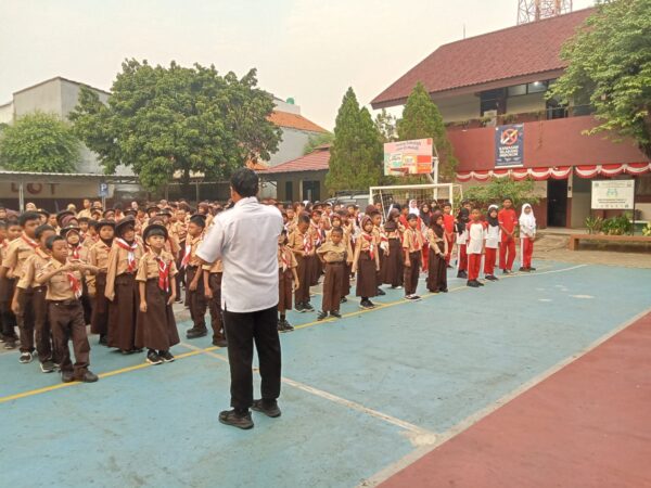 Latihan Dasar Baris-Berbaris Setiap Rabu Pagi, Wujud Penguatan Karakter melalui Program Kokurikuler