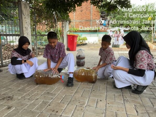 Eco Smart Ambassador Belajar Mengolah Sampah melalui Biopori, Raised Bed, dan Eco Enzyme
