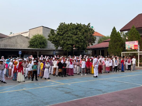 SDN Pisangan Timur 11 Selenggarakan Upacara Peringatan HUT ke-81 Republik Indonesia