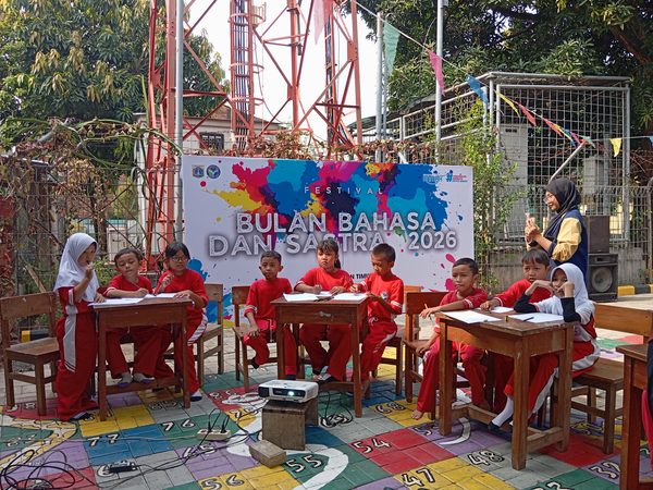 Hari Kedua Festival Bulan Bahasa SDN Pisangan Timur 11, Asah Literasi dan Numerasi melalui Lomba Cerdas Cermat